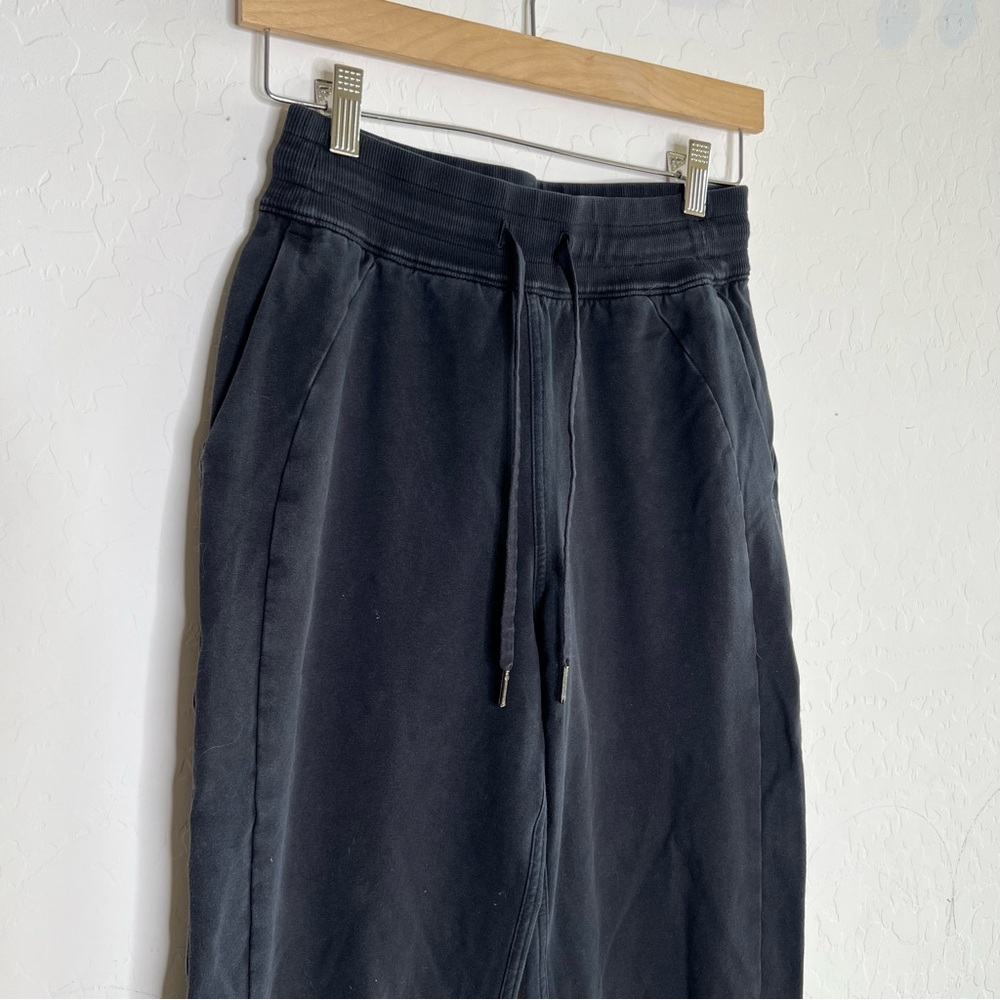 Lululemon Scuba Jogger in Black - Picture 4 of 8